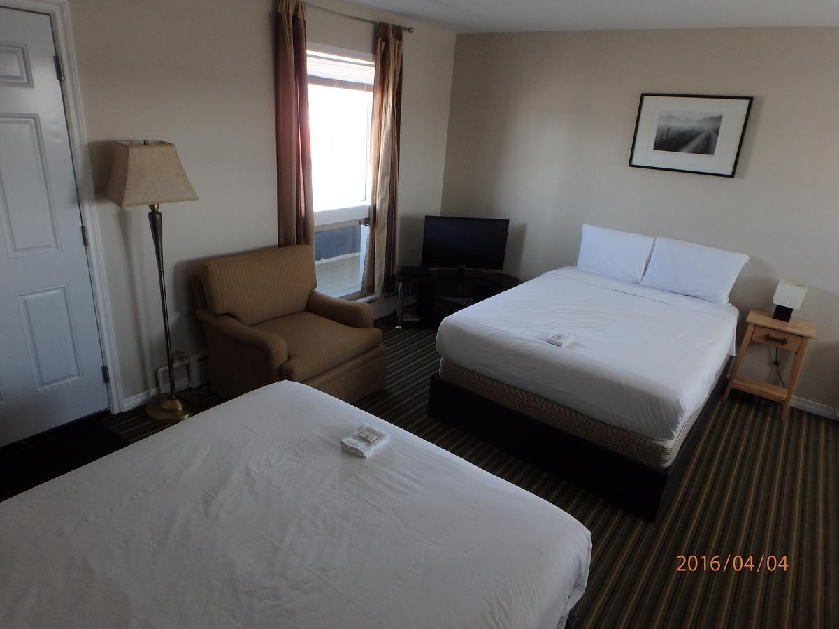 Wheel Inn Motel New Liskeard 外观 照片