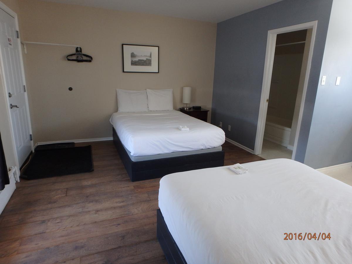 Wheel Inn Motel New Liskeard 外观 照片