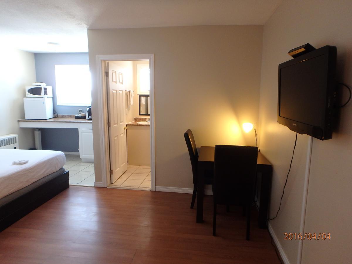 Wheel Inn Motel New Liskeard 外观 照片