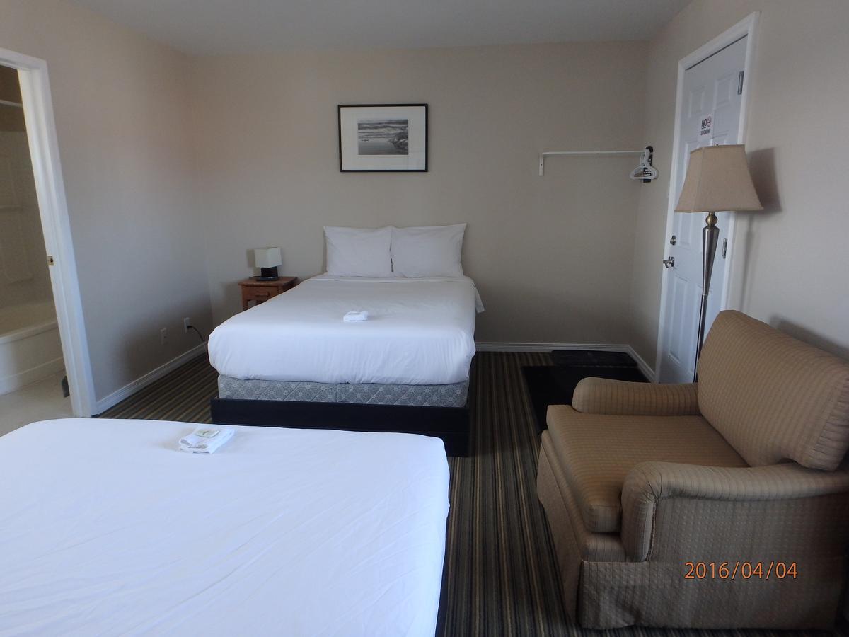 Wheel Inn Motel New Liskeard 外观 照片