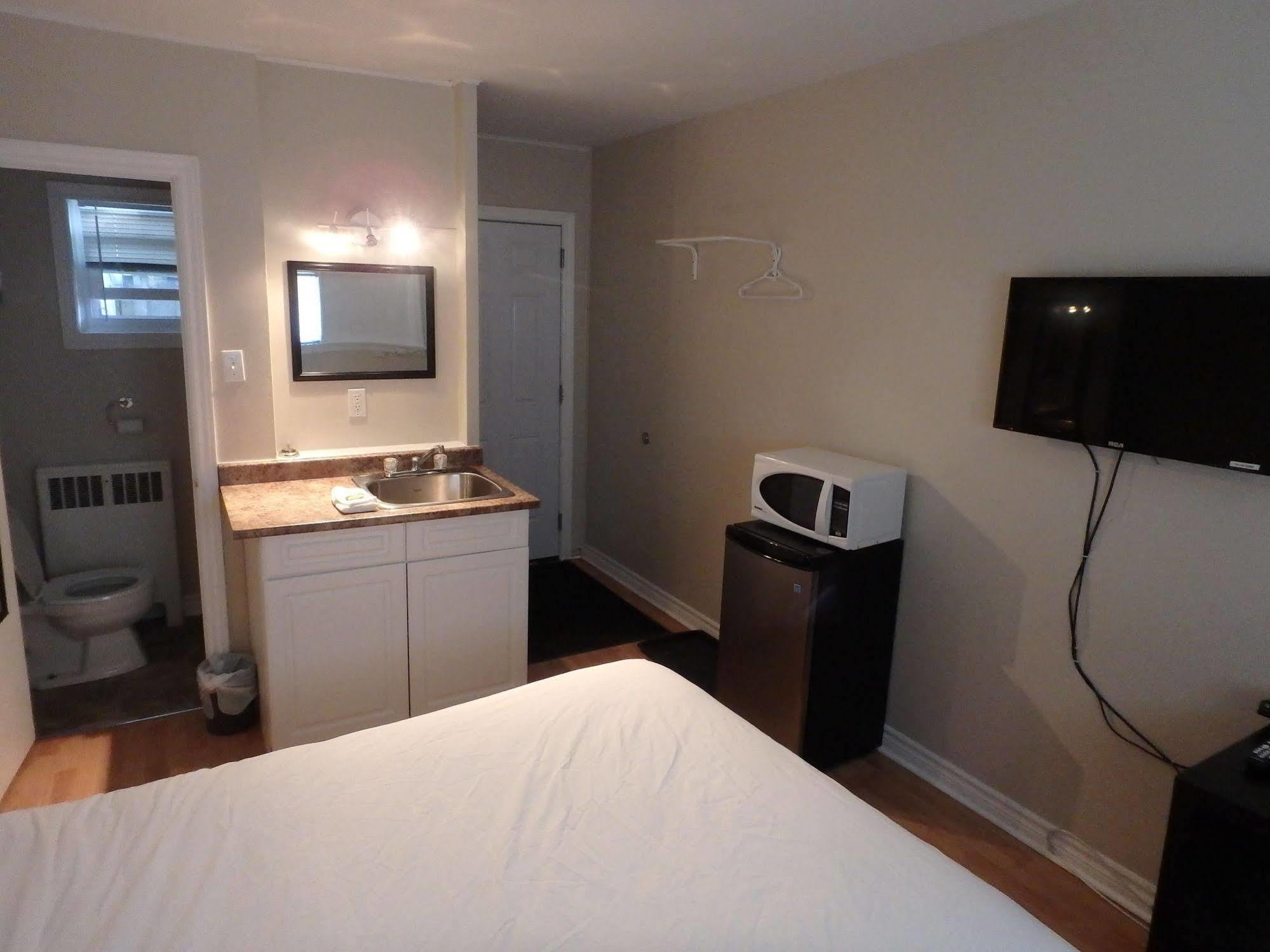 Wheel Inn Motel New Liskeard 外观 照片