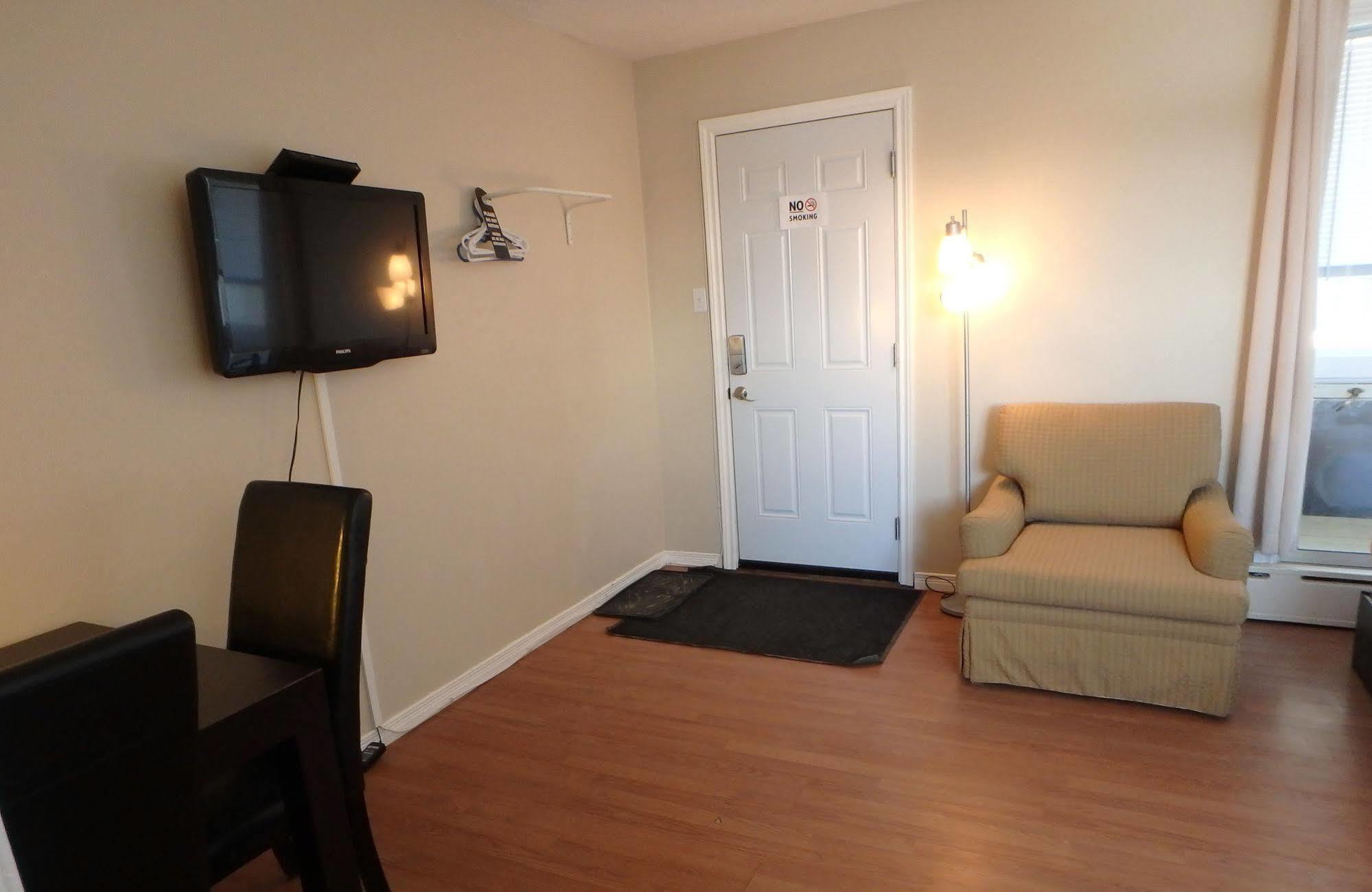 Wheel Inn Motel New Liskeard 外观 照片