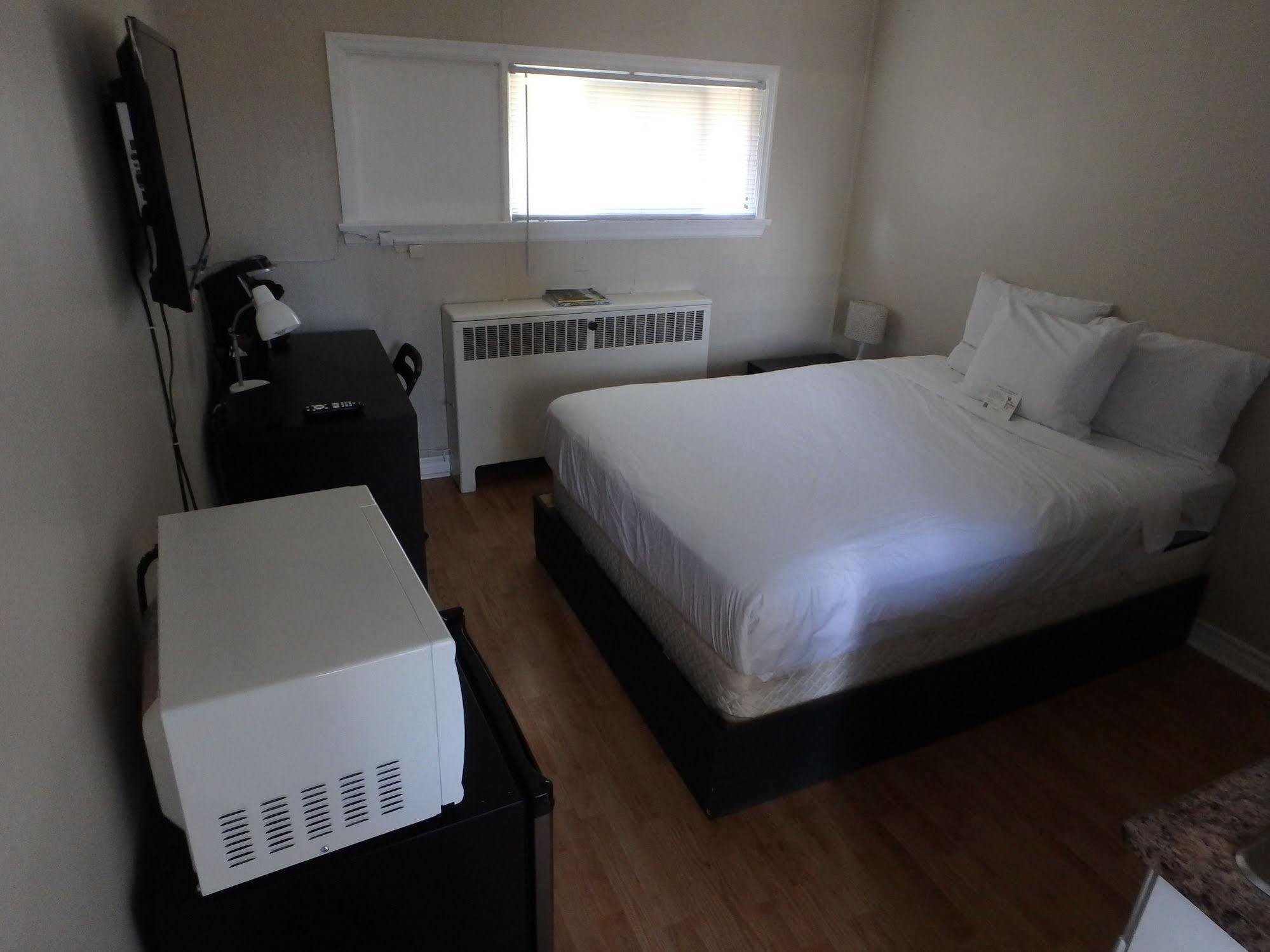 Wheel Inn Motel New Liskeard 外观 照片