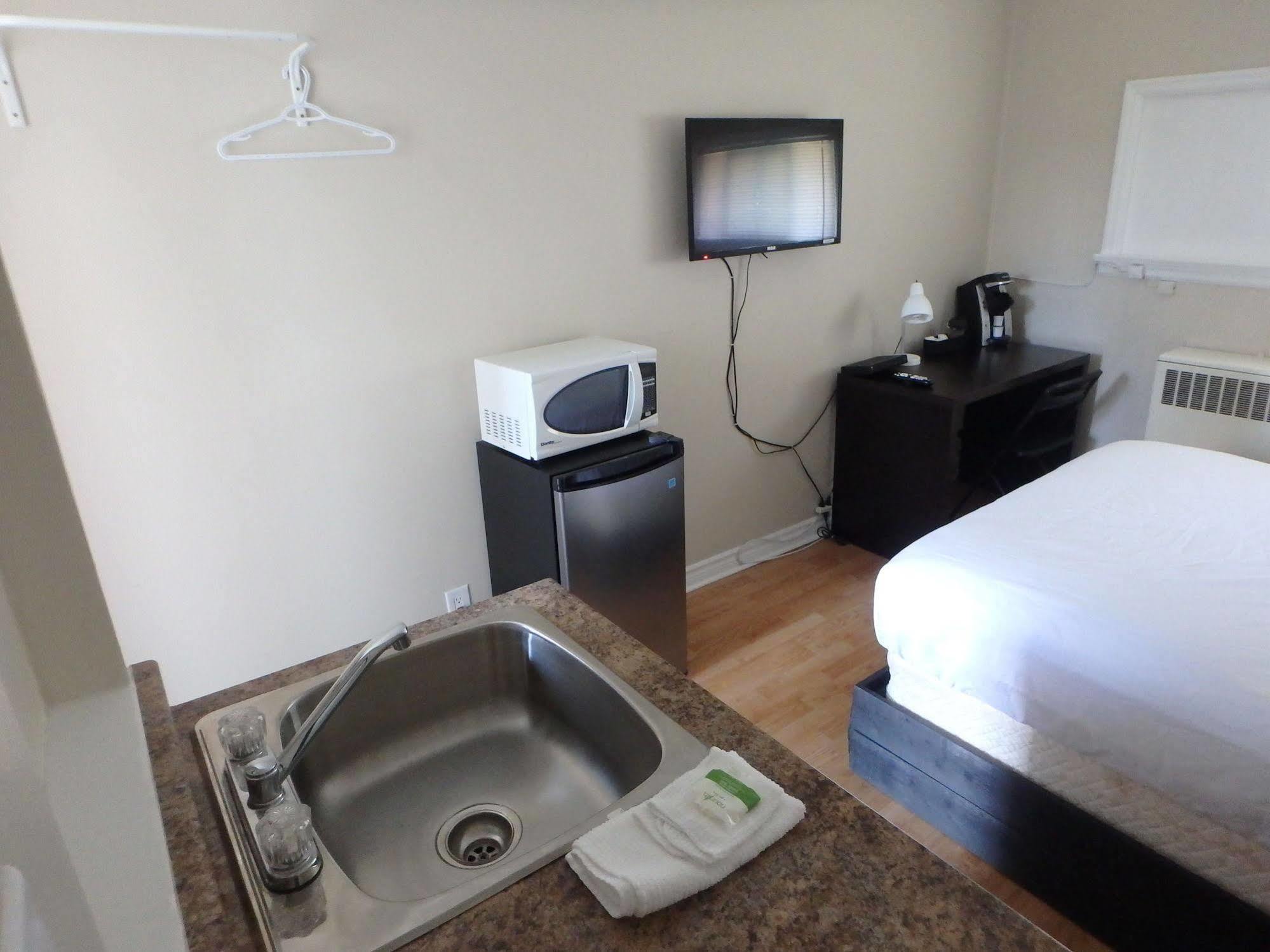 Wheel Inn Motel New Liskeard 外观 照片