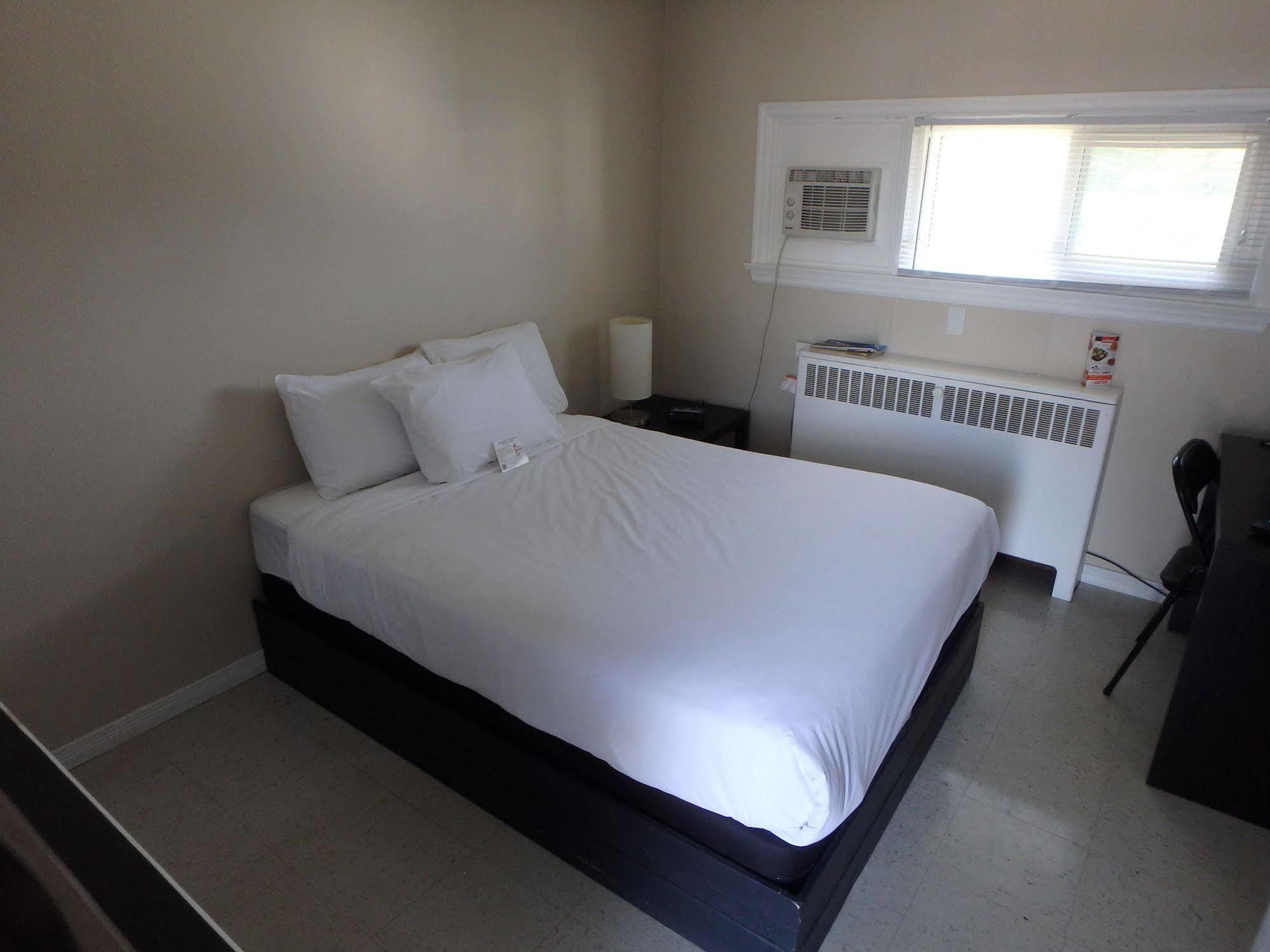 Wheel Inn Motel New Liskeard 外观 照片