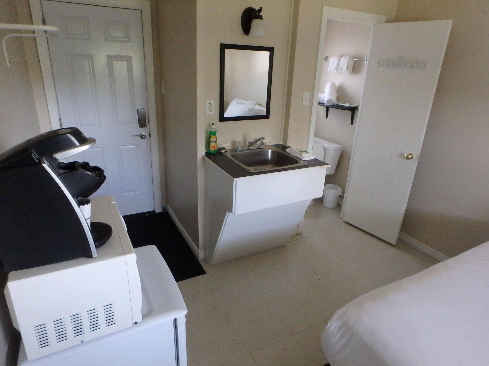 Wheel Inn Motel New Liskeard 外观 照片