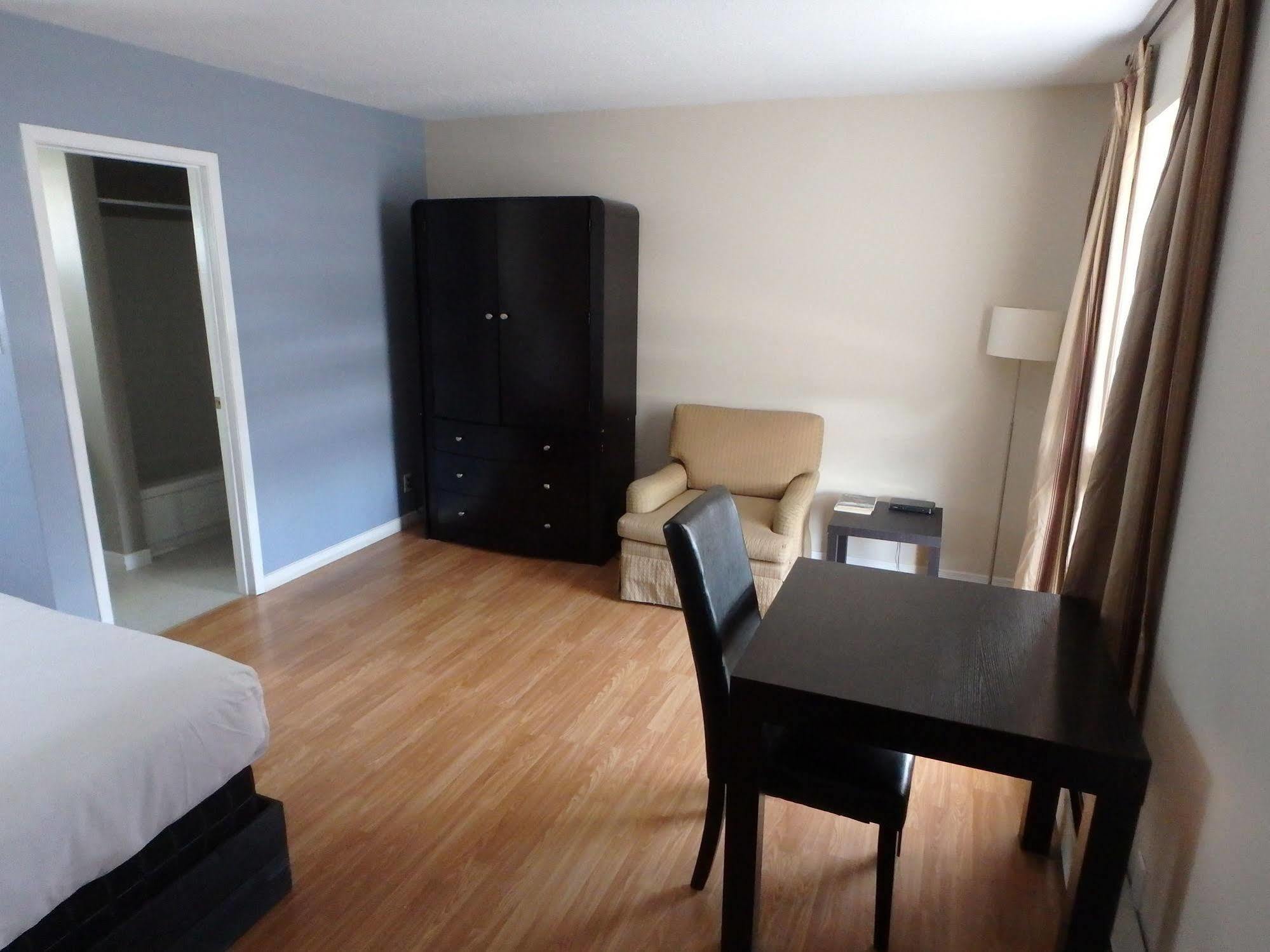 Wheel Inn Motel New Liskeard 外观 照片