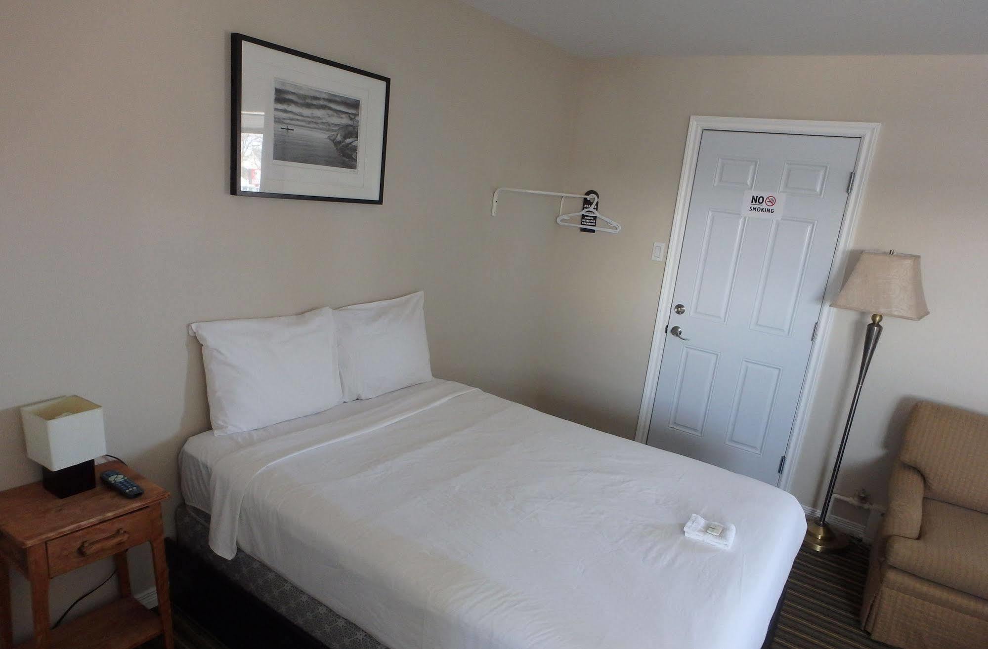 Wheel Inn Motel New Liskeard 外观 照片