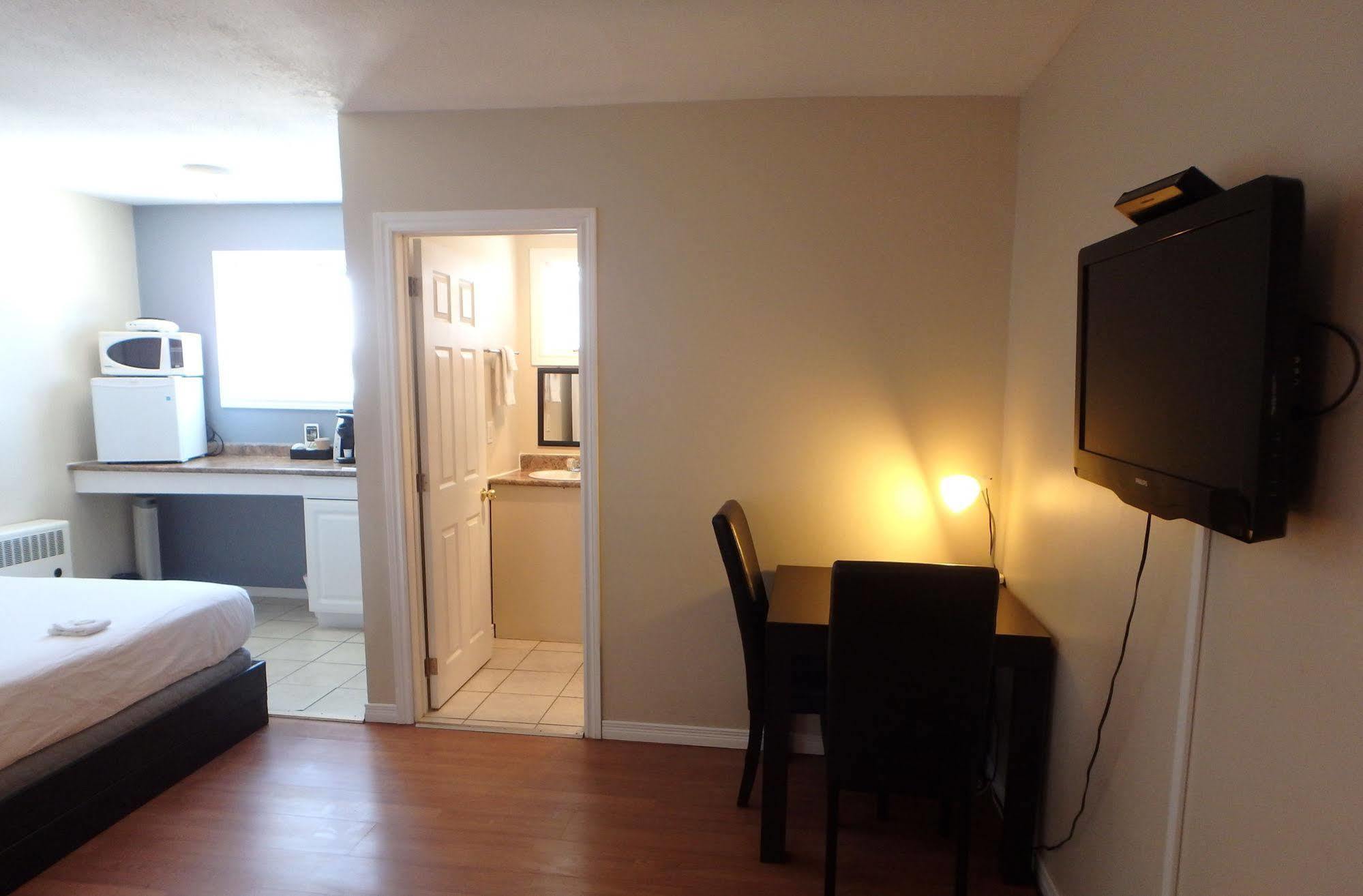 Wheel Inn Motel New Liskeard 外观 照片