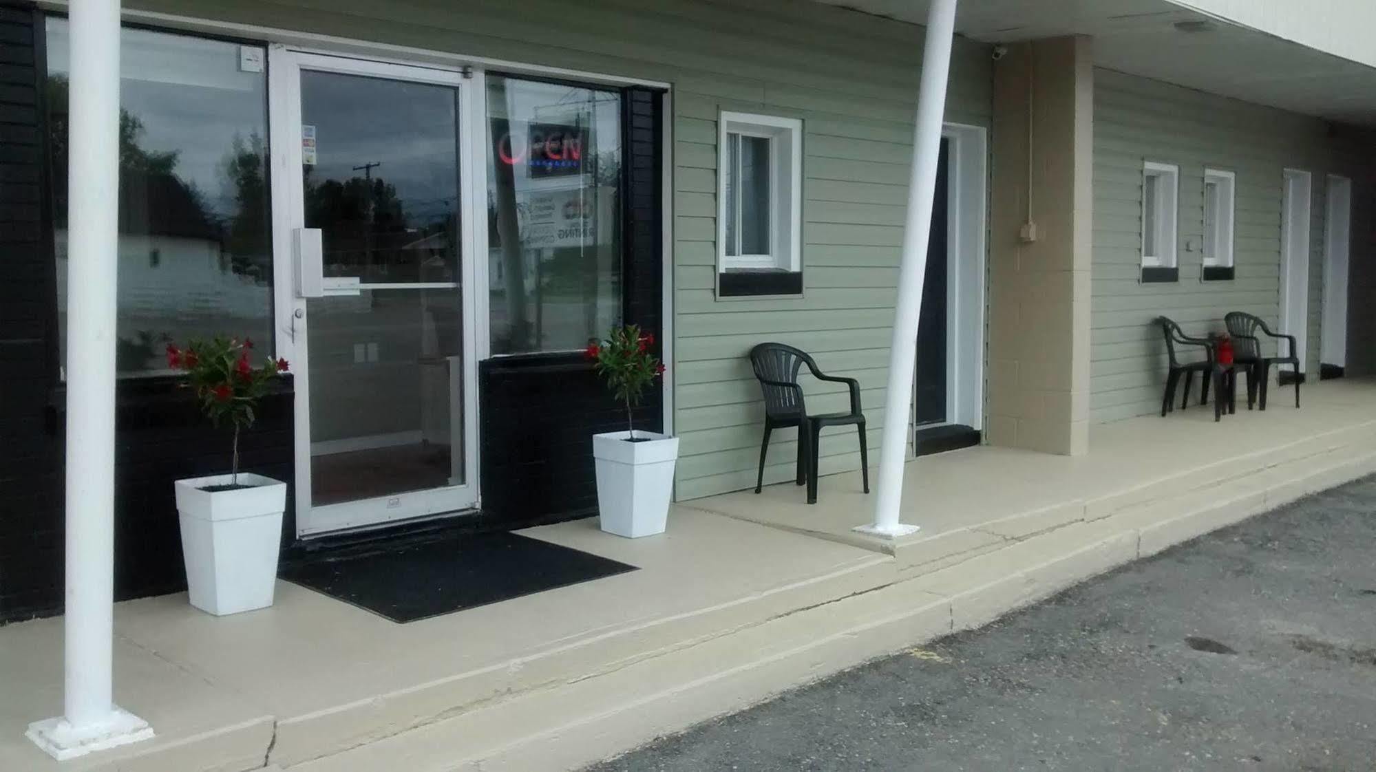 Wheel Inn Motel New Liskeard 外观 照片